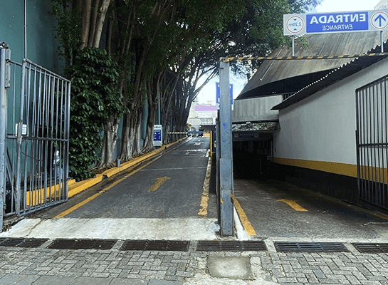 Imagem da entrada do estacionamento