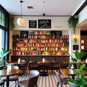 cafés e bares para encontros de clubes do livro em São Paulo